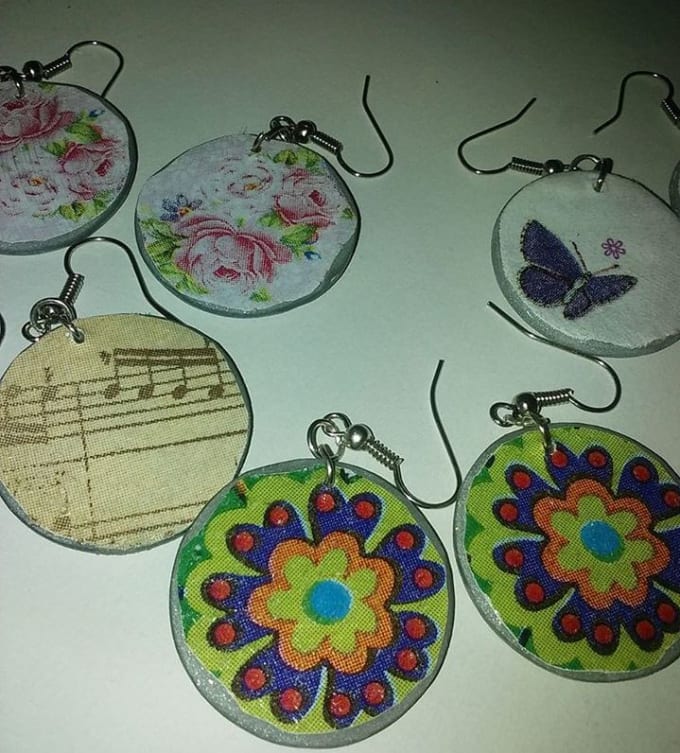I will create jewelry using polymer clay and decoupage technique