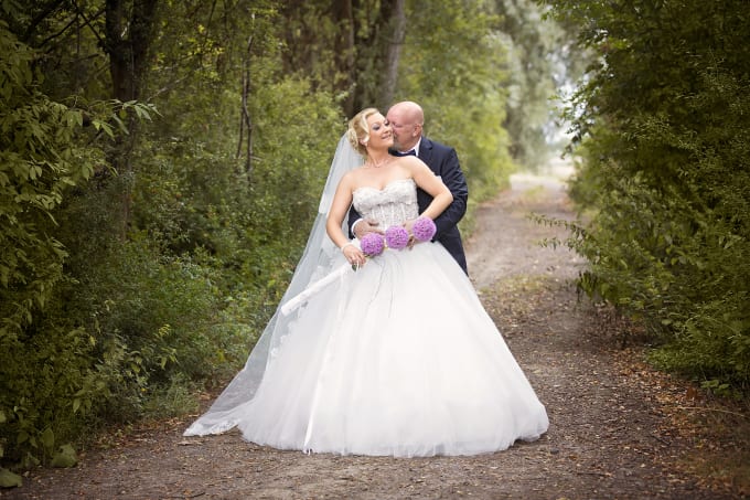 I will edit your wedding photos