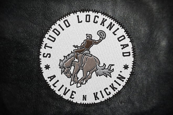 I will do vintage retro handdrawn illustration logo design