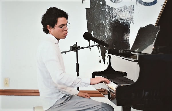 I will write lyrics in english, spanish or french for you