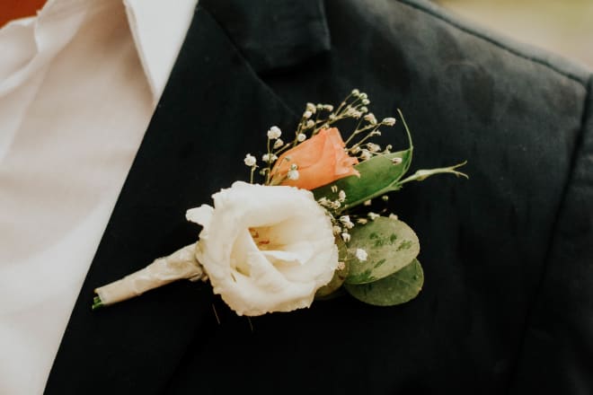 I will editting your weeding photo in lightroom and photoshop