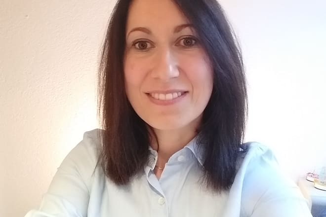 I will translate legal and business documents from english into italian