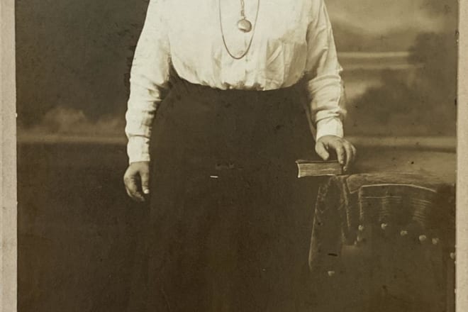 I will colorize a photo for you