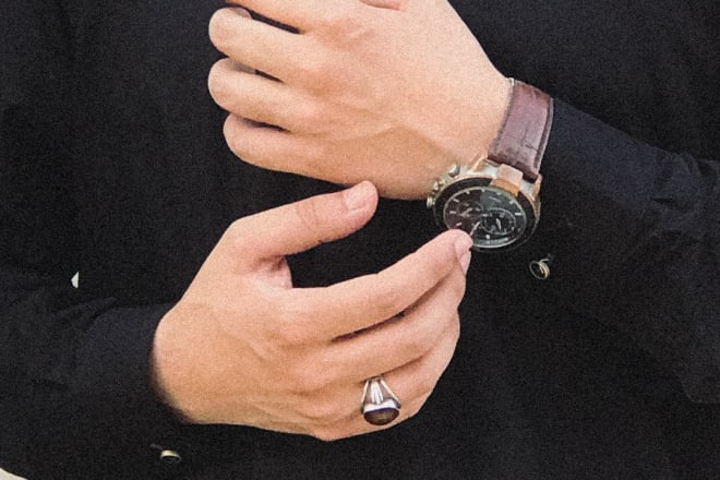 I will hand model and edit the pictures of the products
